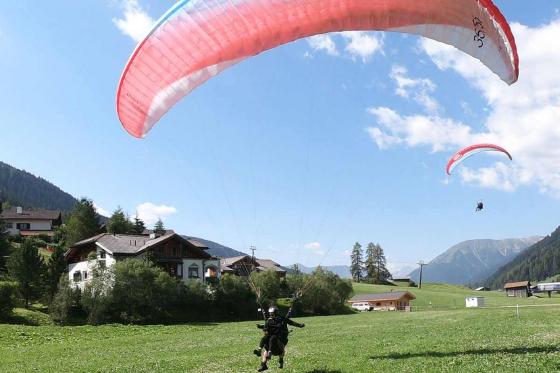 Gleitschirmflug für Paare - Gemeinsam abheben in Davos Klosters 20 