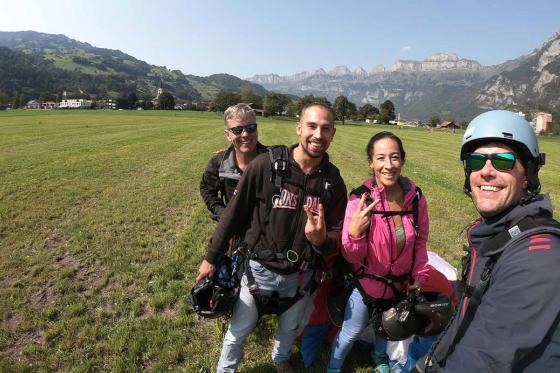 Gleitschirmflug für Paare - Gemeinsam abheben in Davos Klosters 23 
