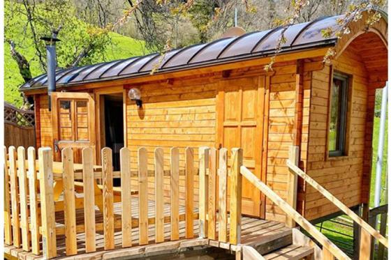 Séjour dans une roulotte - 1 nuit, avec petit déjeuner, Spa et menu fondue  