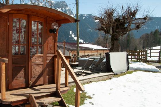 Séjour dans une roulotte - 1 nuit, avec petit déjeuner, Spa et menu fondue 4 