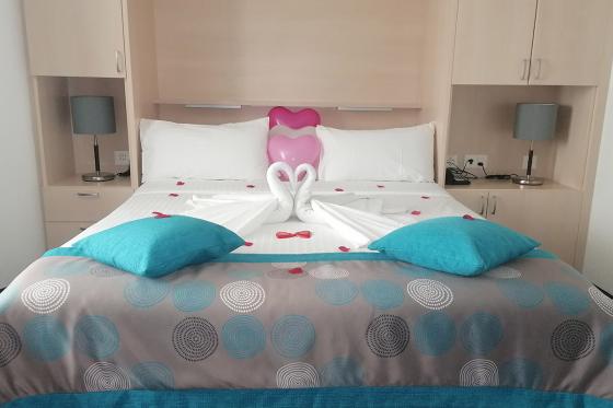 Romance face au lac Léman - 1 nuit en Junior Suite avec wellness et champagne inclus 1 