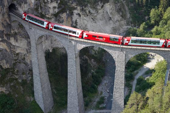 Glacier Express - Un trajet pour 2 personnes de Zermatt à St-Moritz (ou inversement)  