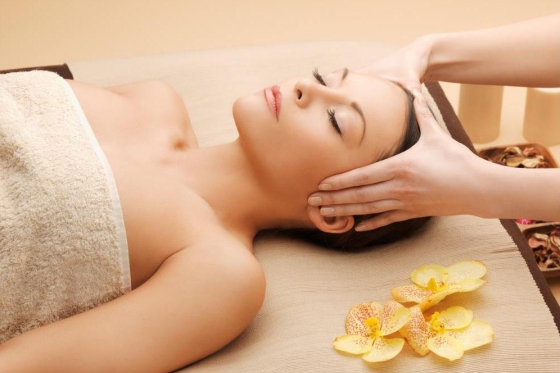 Massage relaxant - trapèze, bras et crâne  