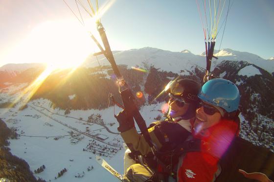 Gleitschirm-Tandemflug - inkl. Fondue-Plausch  
