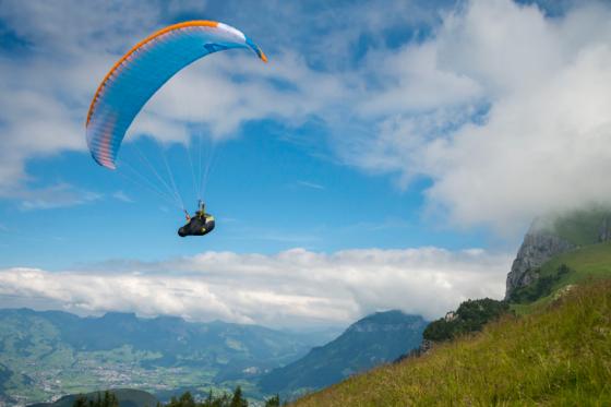 Gleitschirm-Thermikflug - über der Innerschweiz  