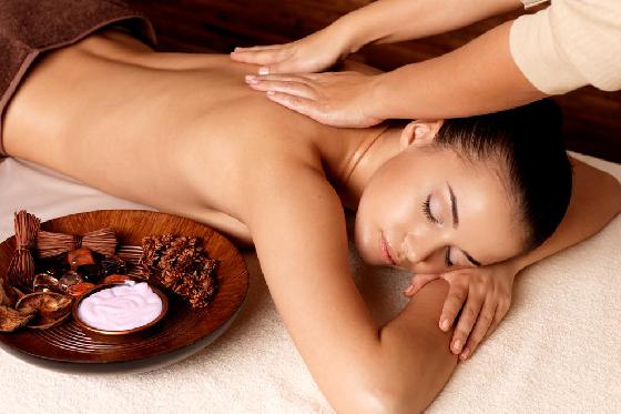 Massage thaï - Aux ballotins d'herbes 1 