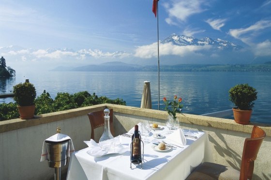 Séjour au bord du lac de Thoune - Nuit en loveroom, dîner aux chandelles et bouteille de Prosecco inclus 2 
