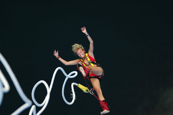 Saut à l'élastique au Stockhorn (BE) - Sautez depuis un téléphérique à 134 mètres de haut 4 