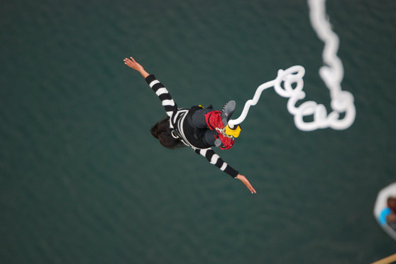 Saut à l'élastique au Stockhorn (BE) - Sautez depuis un téléphérique à 134 mètres de haut 5 