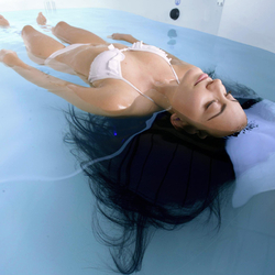 Floating 60 Minuten, inkl. Rückenmassage