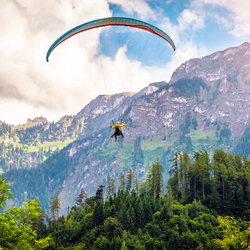 Gleitschirmfliegen , Thermikflug im Heidiland