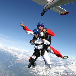 Saut en parachute, à Sion (VS)