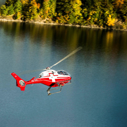 Châteaux et lacs, Vol en hélicoptère