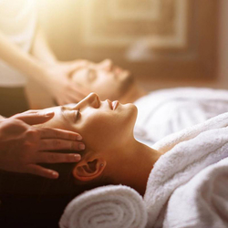 Séjour plein d'amour, Séjour de luxe avec spa privé et fondue chinoise