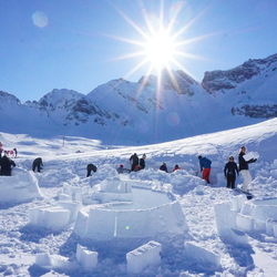 Übernachtung im Iglu, mit Schneeschuhwanderung im Fackelschein und Schlittelplausch