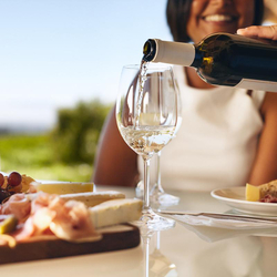 Dégustation de vin pour deux, Cave de l'Orlaya (VS) avec visite, apéro et bouteille offerte