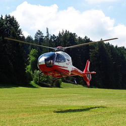 Helikopterflug, 80-minütiger Helikopterflug mit Apéro 