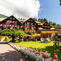 Séjour romantique à Grindelwald, Hôtel 5* Schweizerhof avec dîner aux chandelles et spa privé