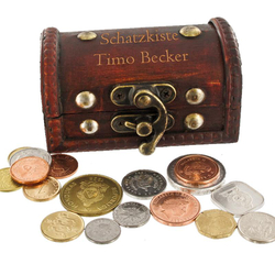 Schatzkiste mit Gravur, 50 Original-Münzen 