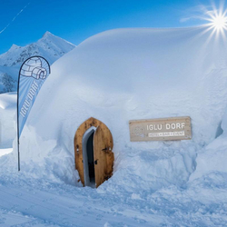 Nuit dans un igloo pour 2, & parapente pour 1 personne à Davos