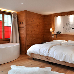 Séjour romantique à Champéry, Une nuit pour 2 avec champagne et repas inclus | en été