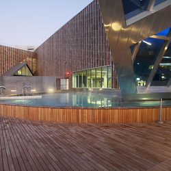 Übernachtung im Westside , inkl. Bernaqua und Kino Eintritt, Frühstück und Dinner für 2