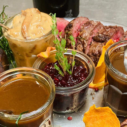 Menu dégustation "Deluxe", 6 viandes dont Boeuf Wagyu préparées de différentes façons pour 2