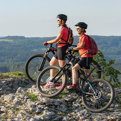 E-VTT avec guide & pizza, Balade d'une demi-journée dans le Jura pour 2 personnes