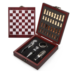 Set di accessori per vino, con scacchiera