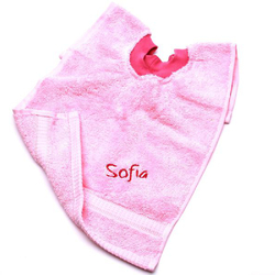 Rosa Schlupflatz, mit Namen bestickt