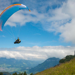 Gleitschirm-Thermikflug, über der Innerschweiz