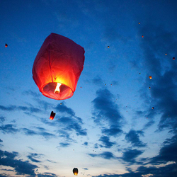 Lanternes célestes, Pack de 10 lanternes rouges
