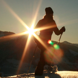 Randonnée en raquettes, sous la pleine lune avec fondue