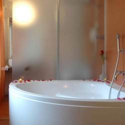 Romantikhotel für 2, Im Zimmer "Romeo und Julia"