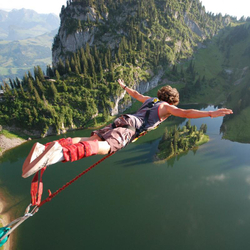 Saut à l'élastique au Stockhorn (BE), Sautez depuis un téléphérique à 134 mètres de haut